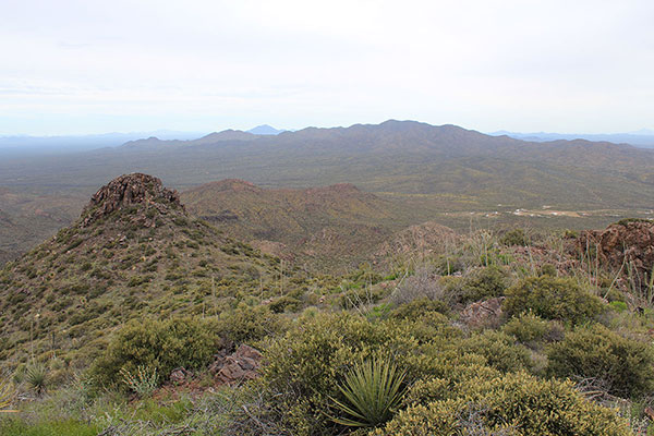 To the north Gu Achi Peak rises above the North Comobabi Mountains.