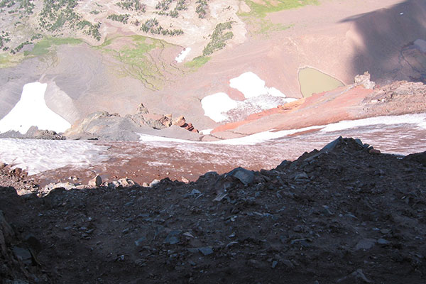 The Bend Glacier lies below my descent route (photo taken 2003-09-04)