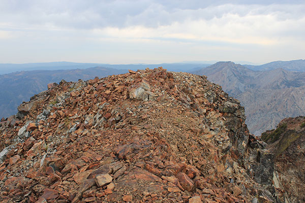 The roomy summit of Krag Peak