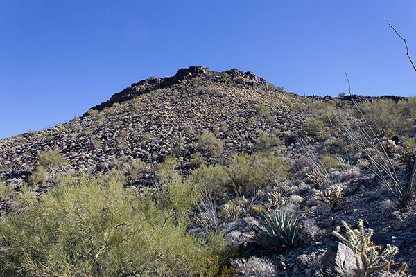 My route up the Black Mesa escarpment leads through the notch high above me