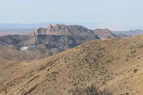 Bowie Mountain to the west from Wood Mountain (2021-03-21)